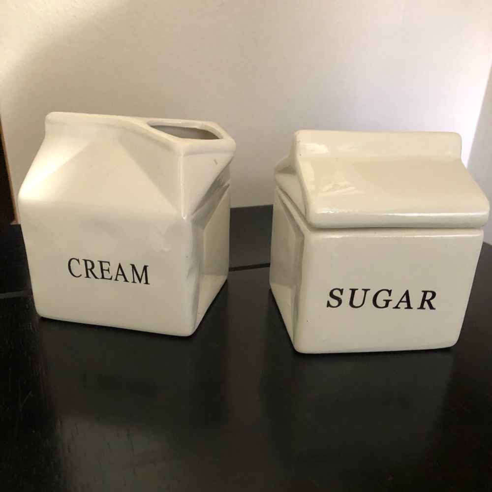 Cream and sugar set